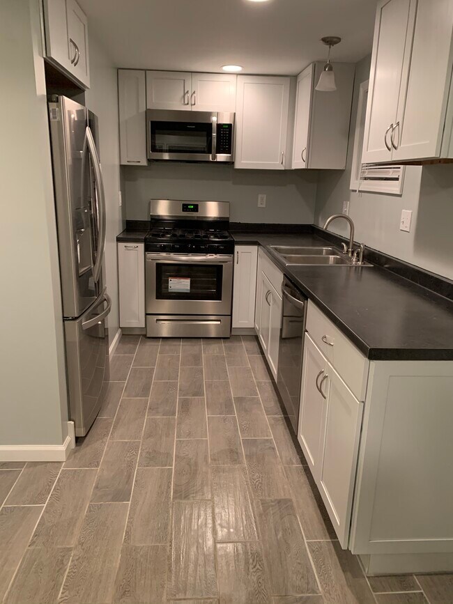 Building Photo - 9237 Root Dr