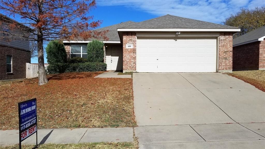 600 Condor Trail, Saginaw, TX 76131 House for Rent in Saginaw, TX