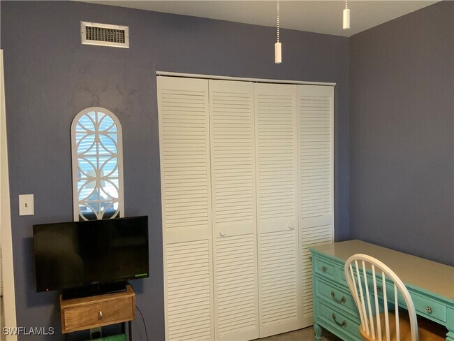 Building Photo - 5530 Rattlesnake Hammock Rd