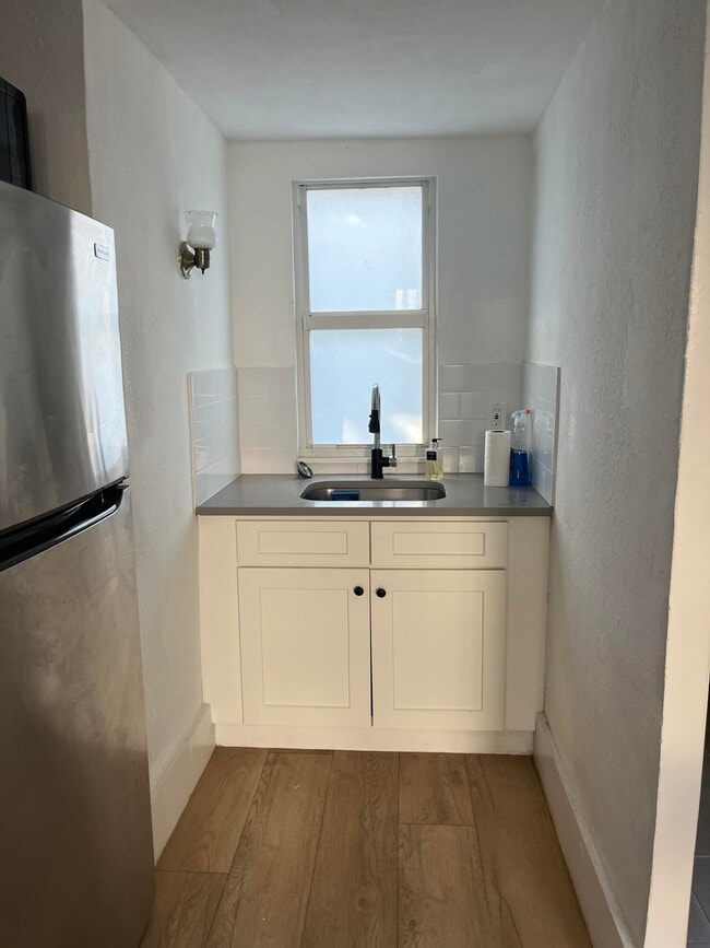 Building Photo - 414 33rd St