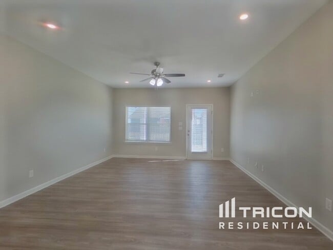 Building Photo - 346 Crandon Rd