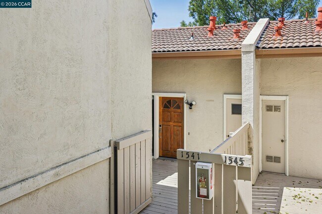 Foto del edificio - 1541 Moraga Way