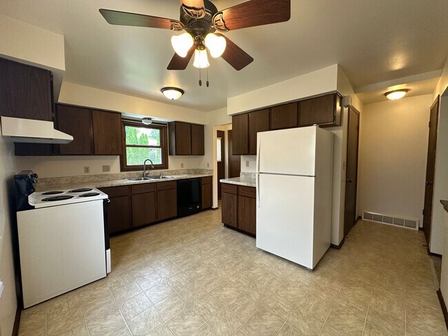 Foto del edificio - 3BD Townhome in Hartridge