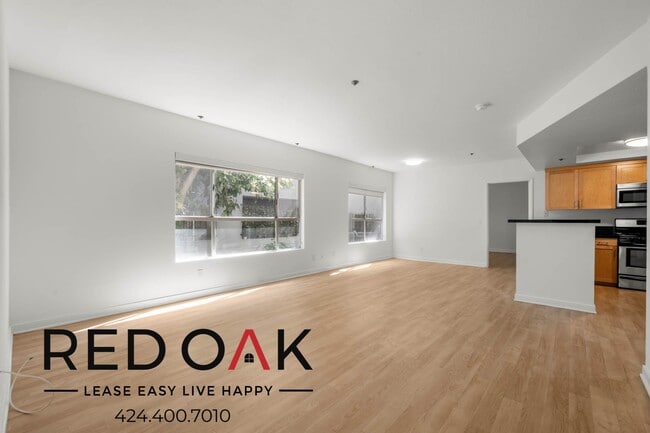 Building Photo - 939 Palm Ave