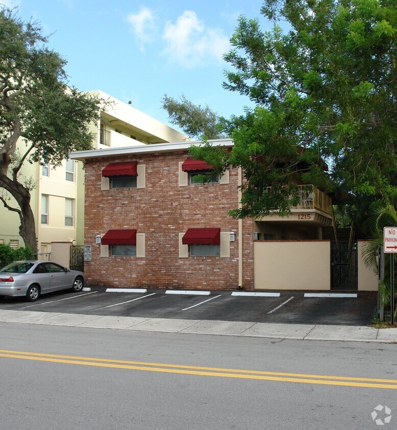 1215 SE 2nd Ct, Fort Lauderdale, FL 33301 Apartments in Fort