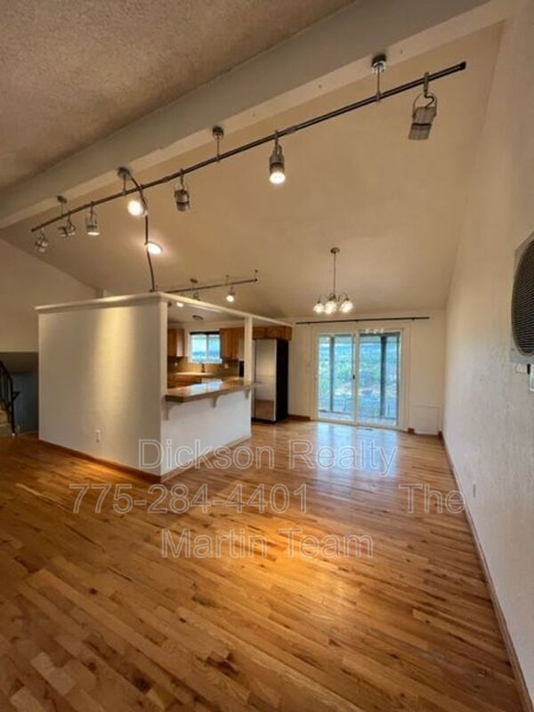 Building Photo - 2915 Everett Dr