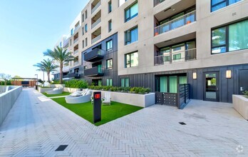 Building Photo - 2207 Rivington