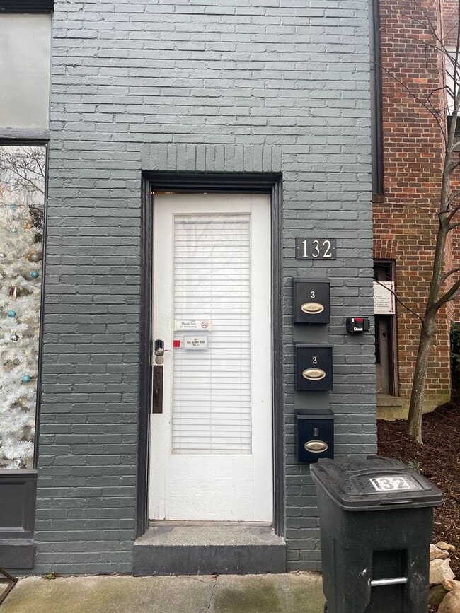 Building Photo - Main128-130