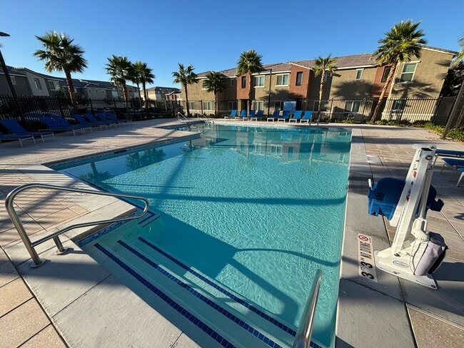 Building Photo - Beautiful 3Bed/3Bath Townhome located in Enterprise/Southern Highlands–Southwest Henderson border...