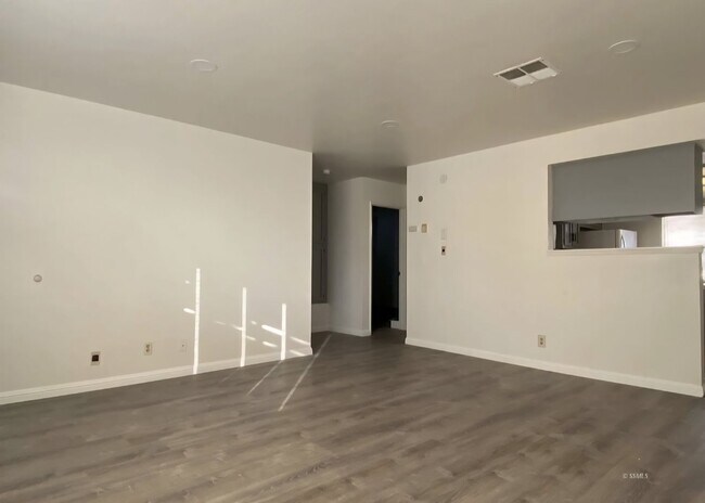 Foto del edificio - 1016 W Atkins Ave