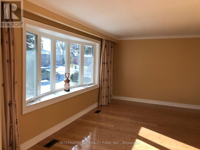 Building Photo - 11 Misthollow Square