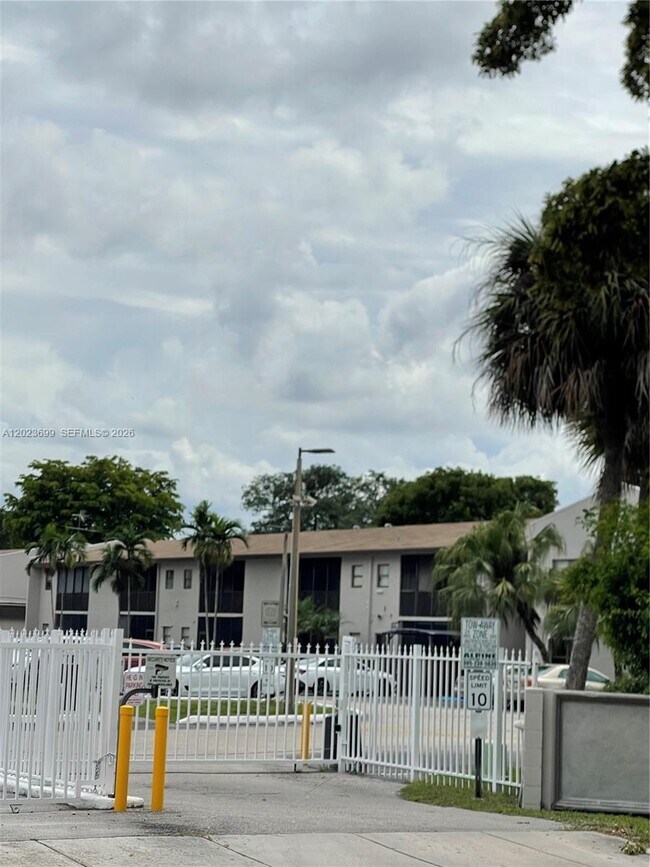 Foto del edificio - 10370 SW 220th St