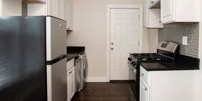 Foto del edificio - 3829 N Greenview Ave