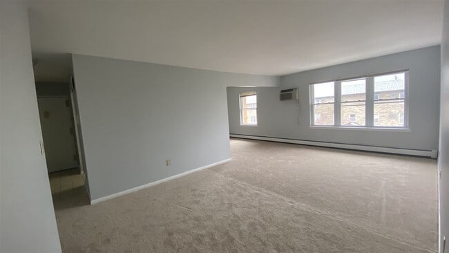 Building Photo - 84 Riverview Ct