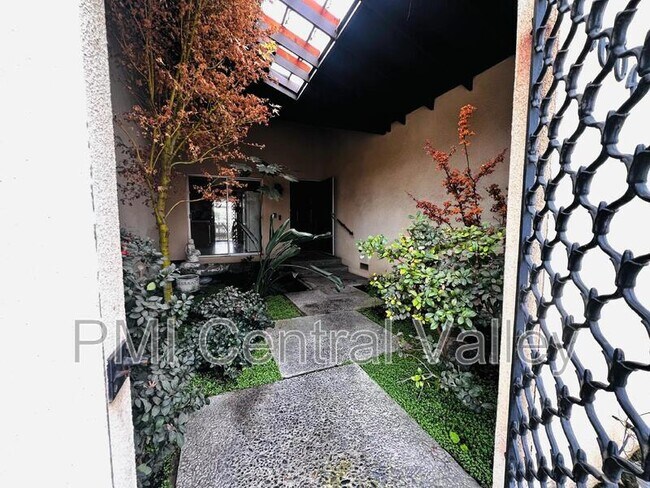 Foto del edificio - 1604 Jacquelyn Way
