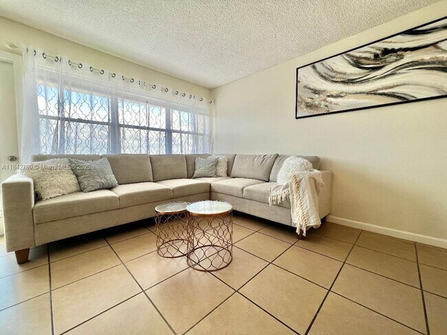 Building Photo - 401 Golden Isles Dr