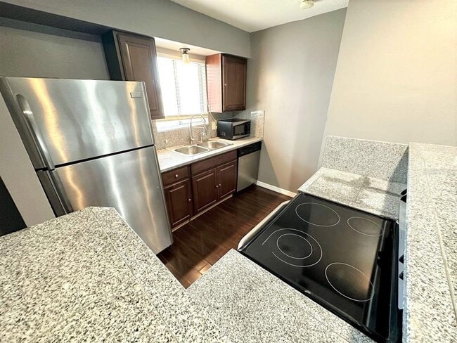 Foto del edificio - 3805 Cortez Cir