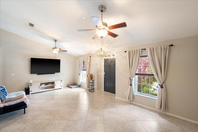 Foto del edificio - 279 SW Glenwood Dr