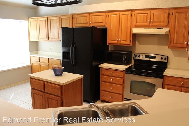 Building Photo - 3 br, 2 bath House - 1817 Pinnacle Ln