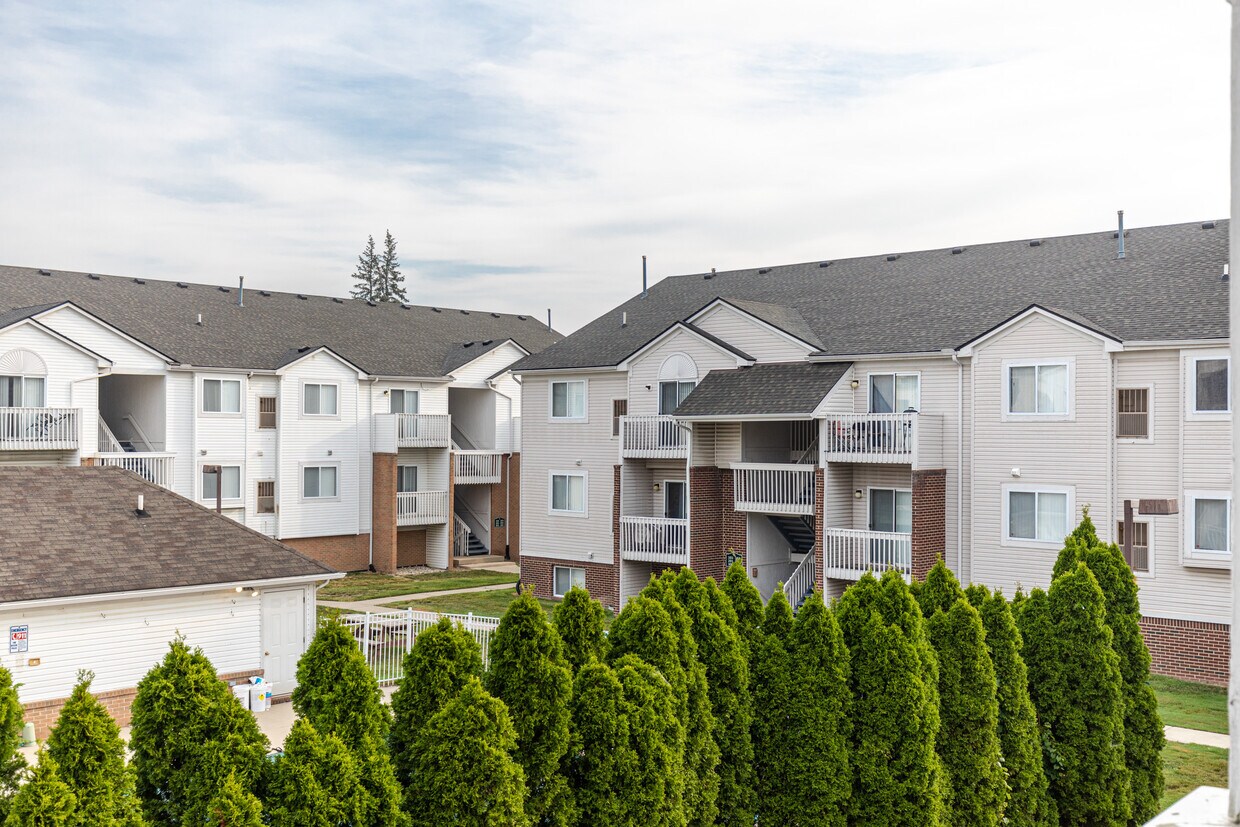 Chestnut Court Apartments Apartments 3150031550 Van Born Rd Wayne