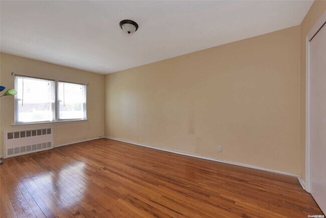 Foto del edificio - 21-32-32 Clintonville St