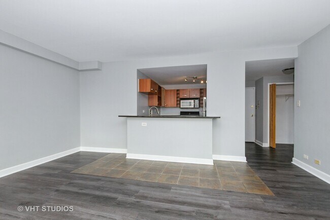 Building Photo - 7337 S South Shore Dr