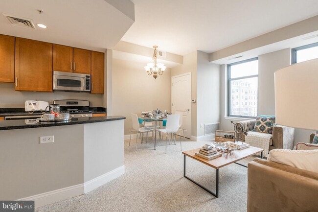 Building Photo - 525 N Fayette St