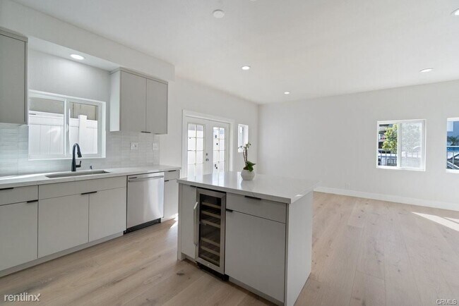 Foto del edificio - 2 br, 2 bath Condo - 1116 W Balboa Blvd Apt A