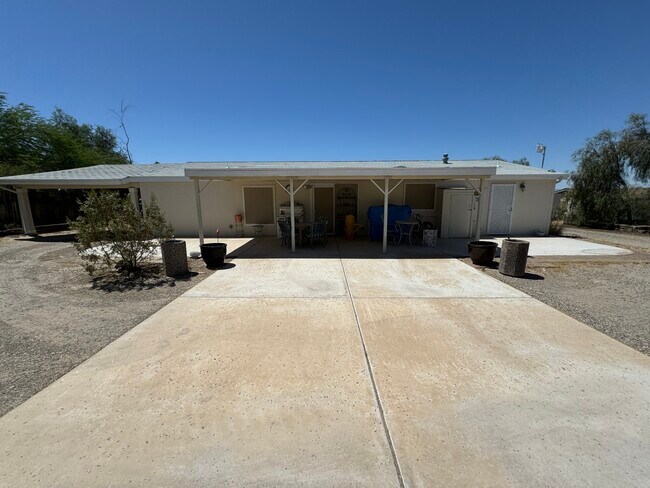 Foto del edificio - 1675 E Schiffer Rd