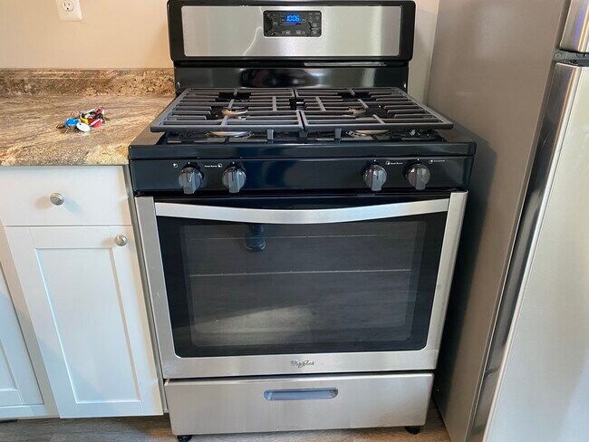 New Range - 280 4th Ave Apartments