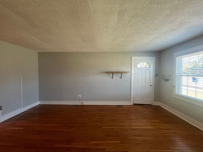 Building Photo - 3 Bedroom Home in Potter Gray School District