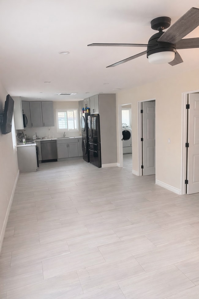 Dining room - 111 E 13th St
