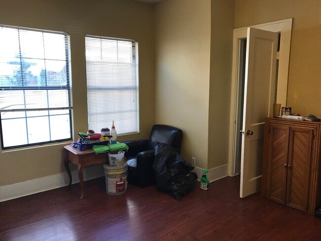 Building Photo - 1115 S Jennings Ave