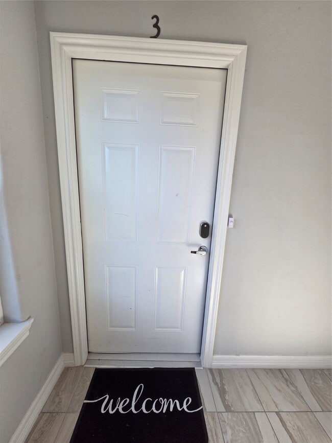 Building Photo - 7823 Gladstone St