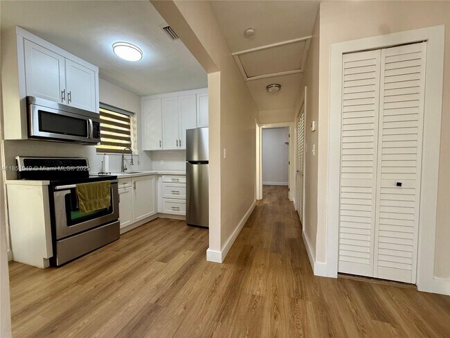 Building Photo - 3625 NW Flagler Terrace