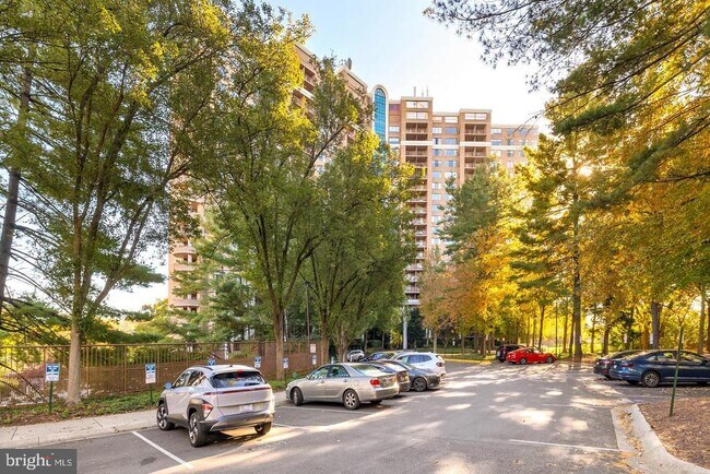 Foto del edificio - 10101 Grosvenor Pl