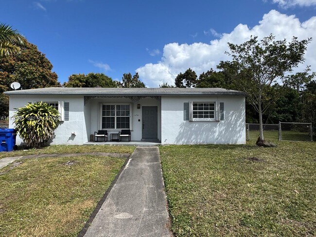 Foto del edificio - 16981 NE 8th Ct