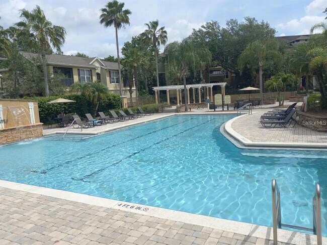 Foto del edificio - 10025 Courtney Palms Blvd