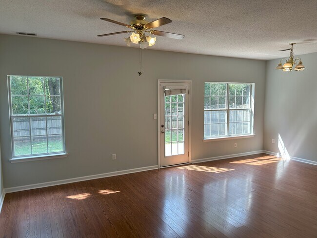 Foto del edificio - 225 Postwood Ct