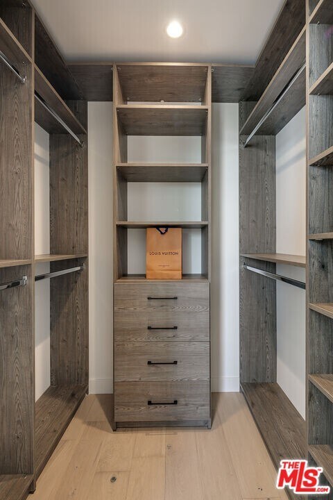 Foto del edificio - 5166 W Mid City Ct