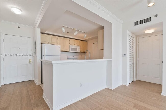 Building Photo - 2665 SW 37th Ave