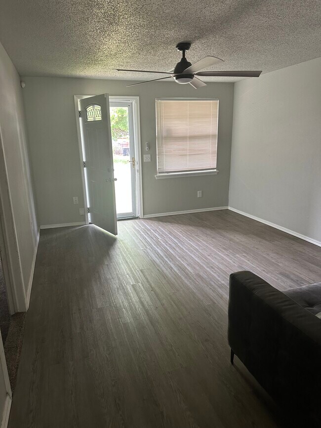 Sala de estar - 4008 SE 46th St