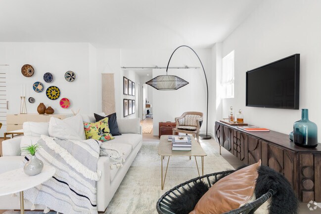 View of New Midtown Manhattan Apartments for Rent with a Yard - New York, NY ...