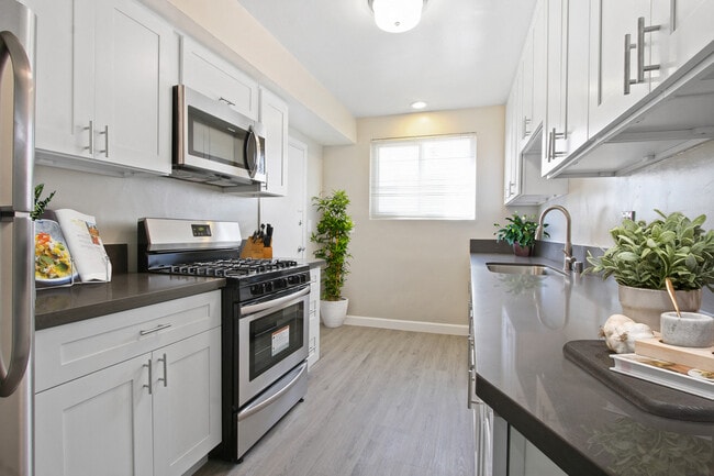 Building Photo - Levering Apartments