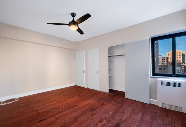 Foto del edificio - 5040 N Marine Dr