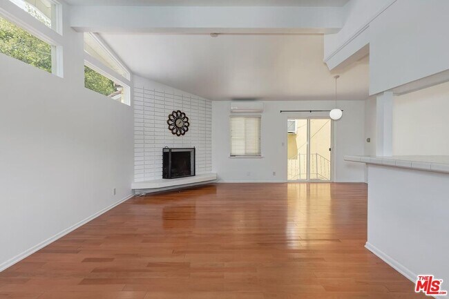 Building Photo - 8531 Walnut Dr