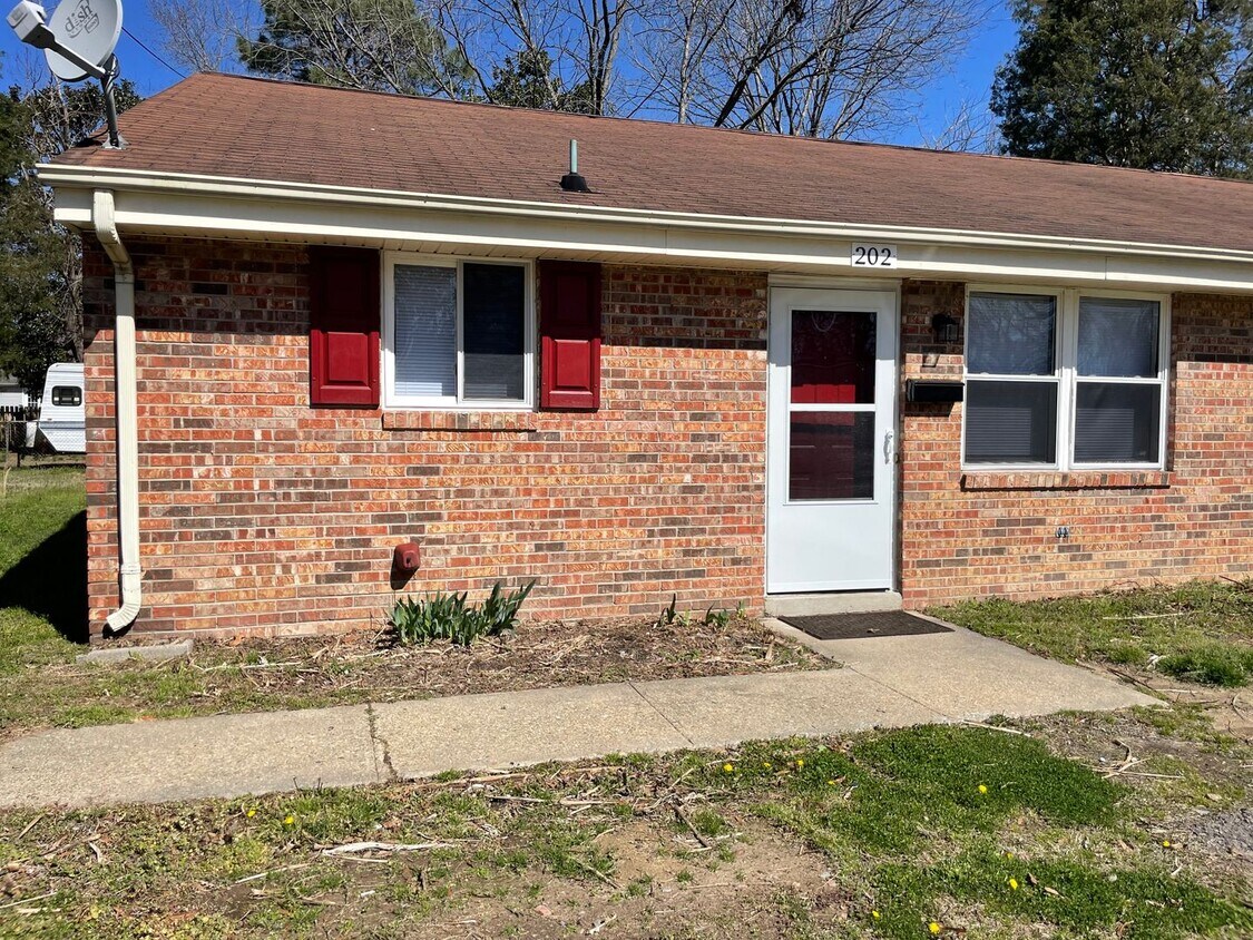 202 Eastman Ave, Colonial Heights, VA 23834 House Rental in Colonial