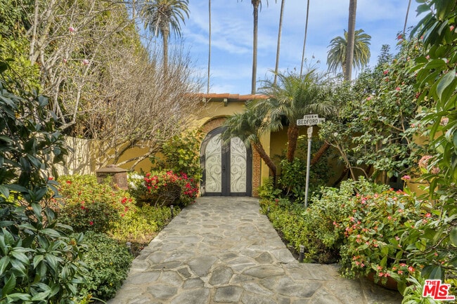 Foto del edificio - 707 N Bedford Dr