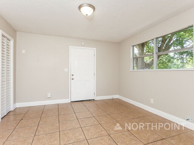Building Photo - 3 BR/1BA | Newly Renovated Single Family Home | Screened in Patio and carpot | Huge backyard!