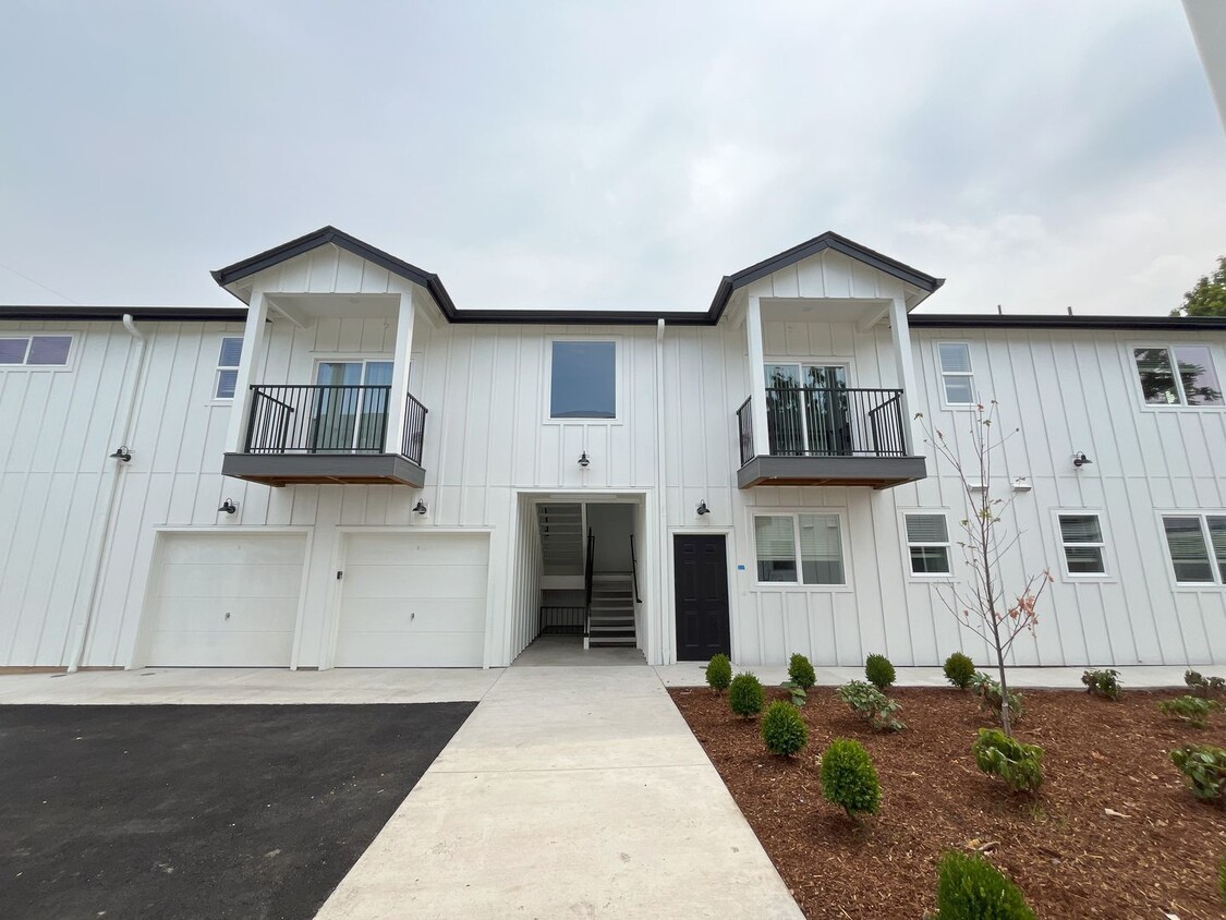 Foto principal - Chic 1-Bedroom with Granite Counters & Ope...